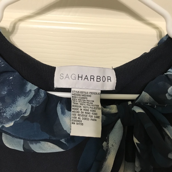 A lady’s top in good condition - Picture 2 of 3